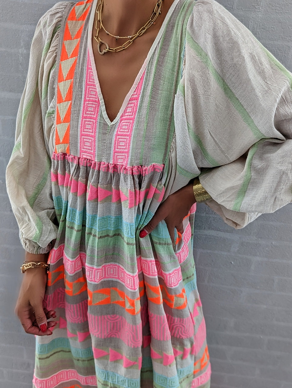 Vestido midi con estampado de rayas
