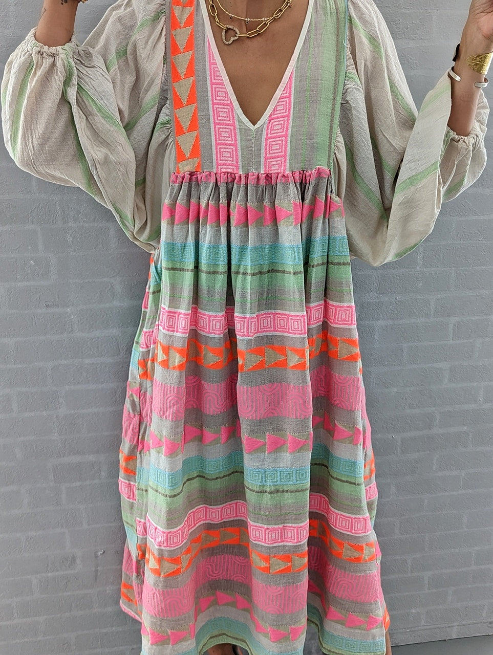 Vestido midi con estampado de rayas