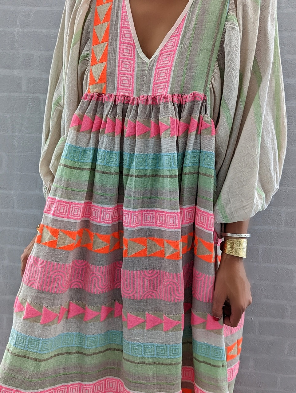 Vestido midi con estampado de rayas
