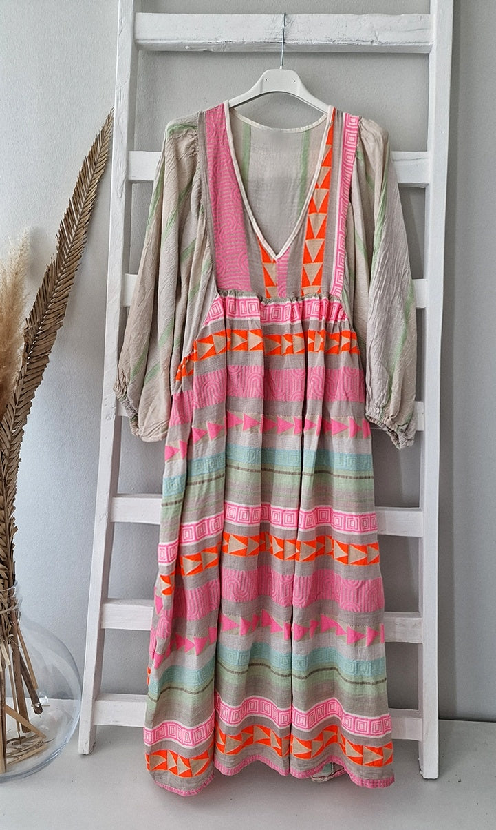 Vestido midi con estampado de rayas
