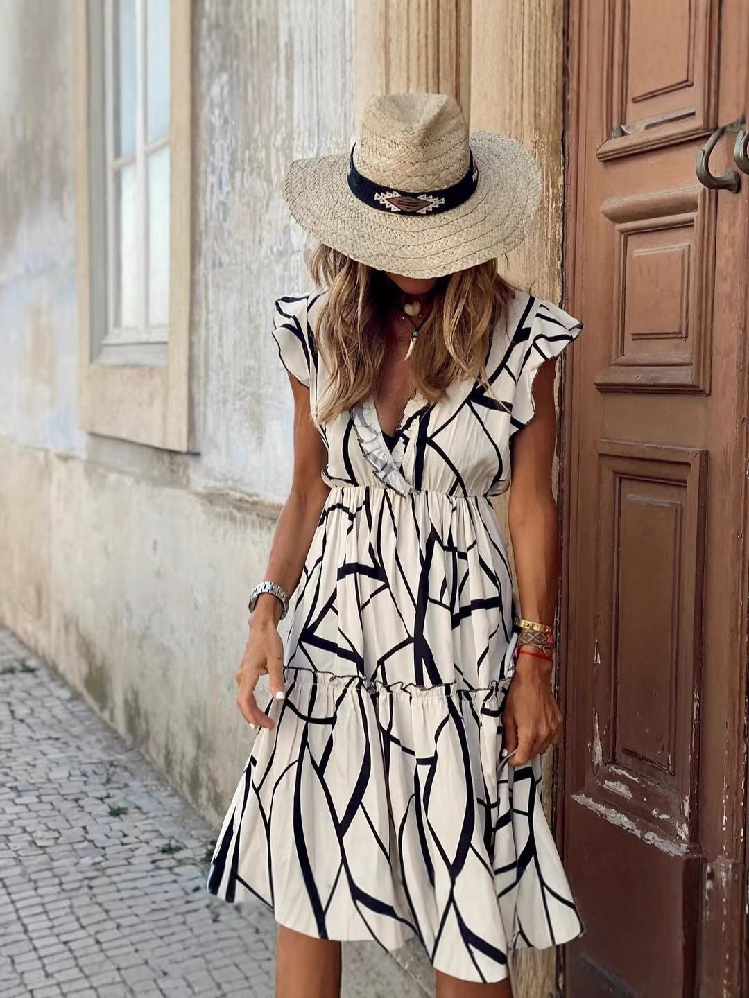 Sunset Breeze Dress frescura, elegancia y libertad en cada movimiento.